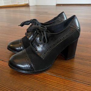Restricted Women's Black Tustin Oxford Pumps Shoes